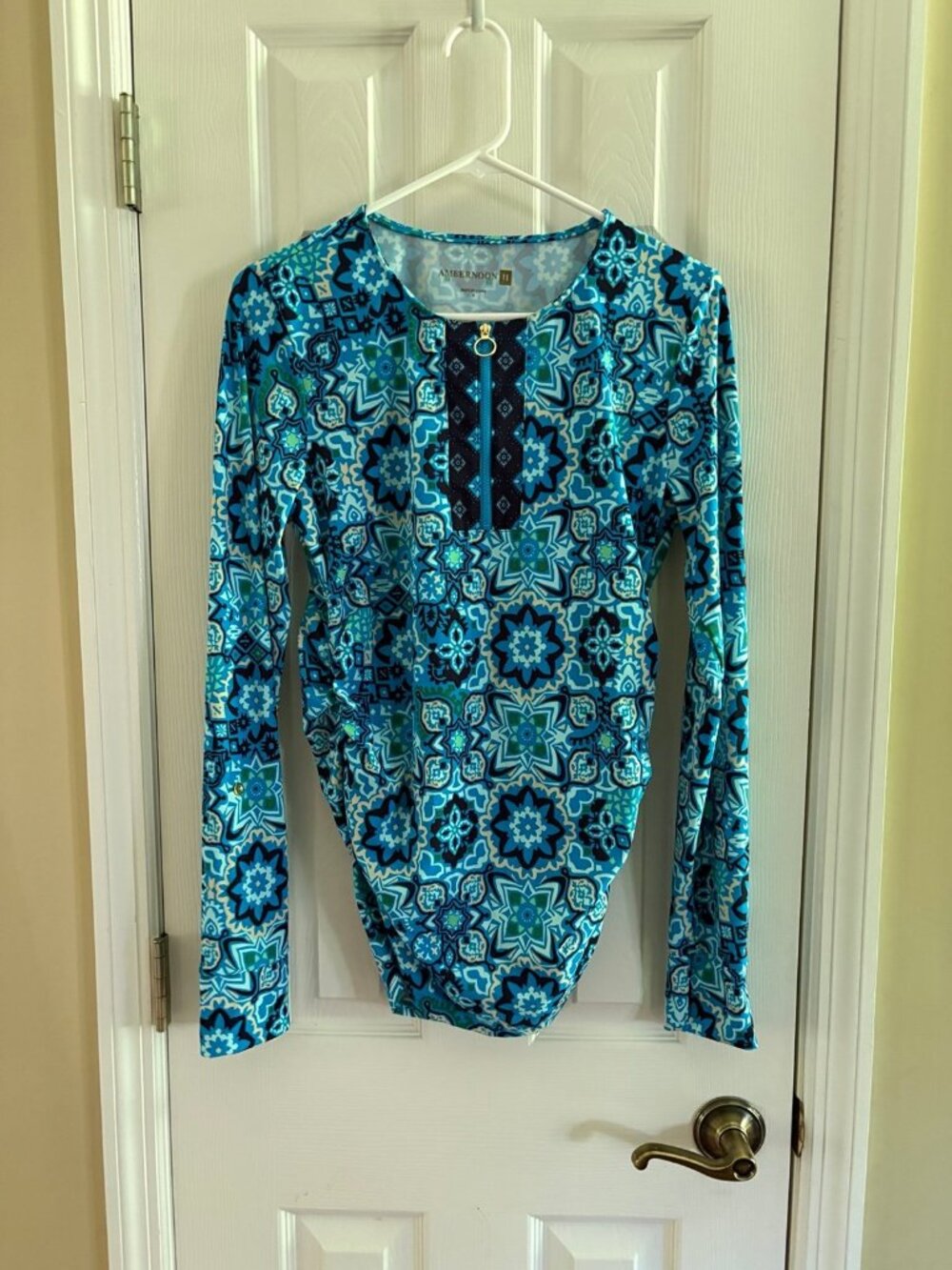 Ambernoon Women's Long Sleeve Blue Geometric Print Swim Top Rash Guard